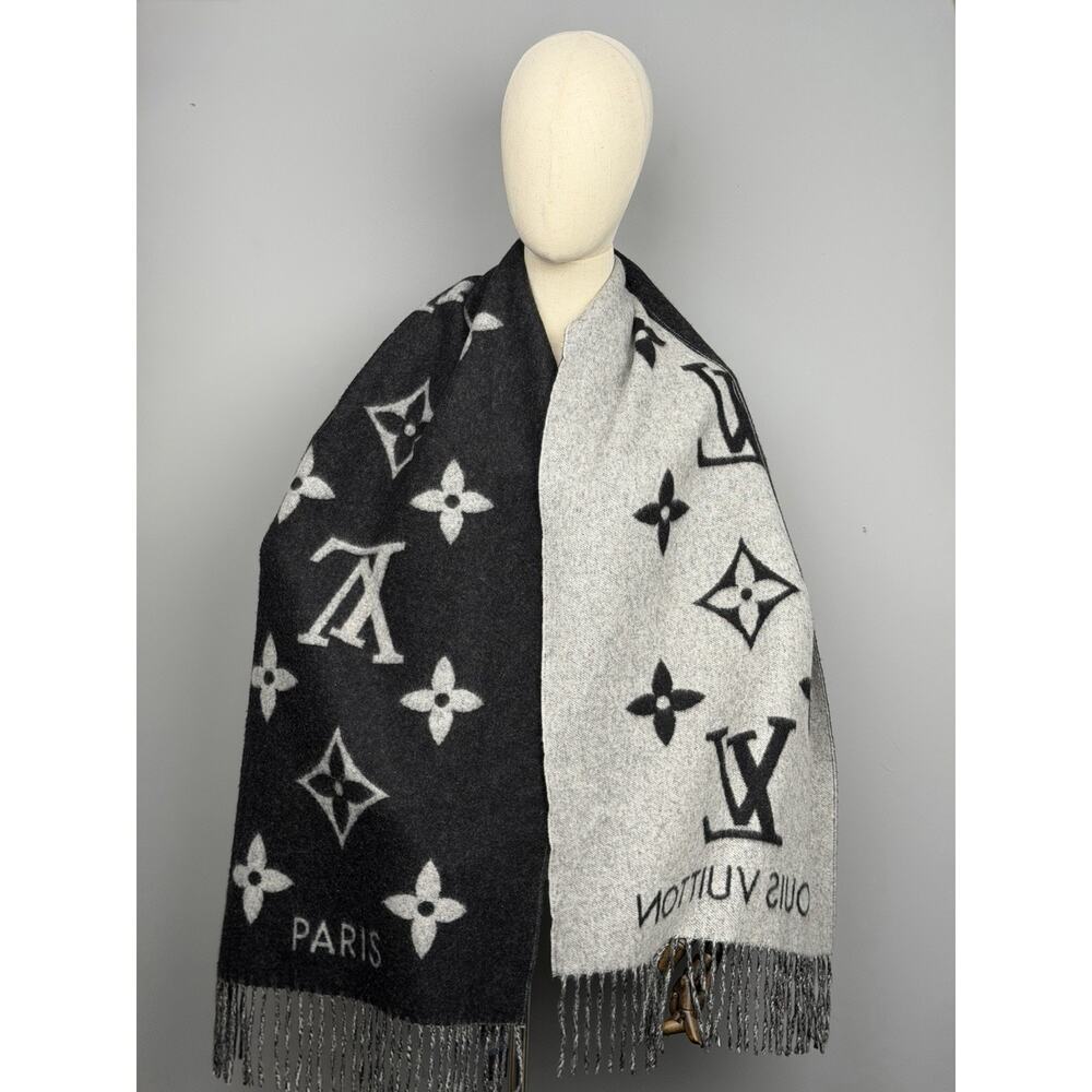 Louis Vuitton Reykjavik Scarf 100% Cashmere in Black and Grey - Picture 4 of 10